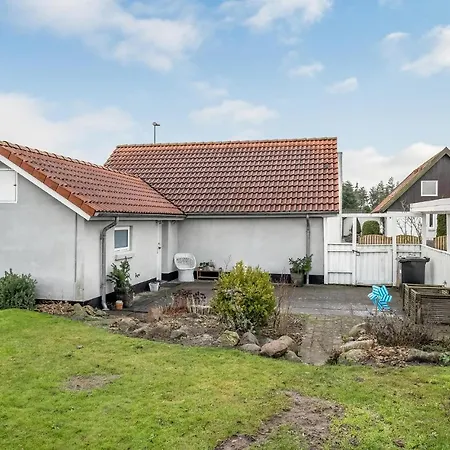 3 Bedroom Gorgeous In Prázdninový dům *