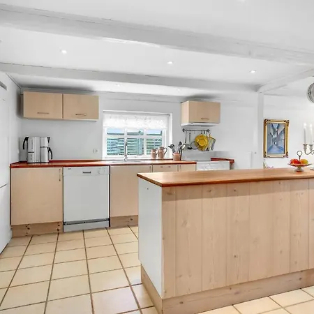 3 Bedroom Gorgeous In Prázdninový dům