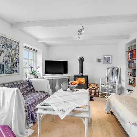 3 Bedroom Gorgeous In Prázdninový dům *
